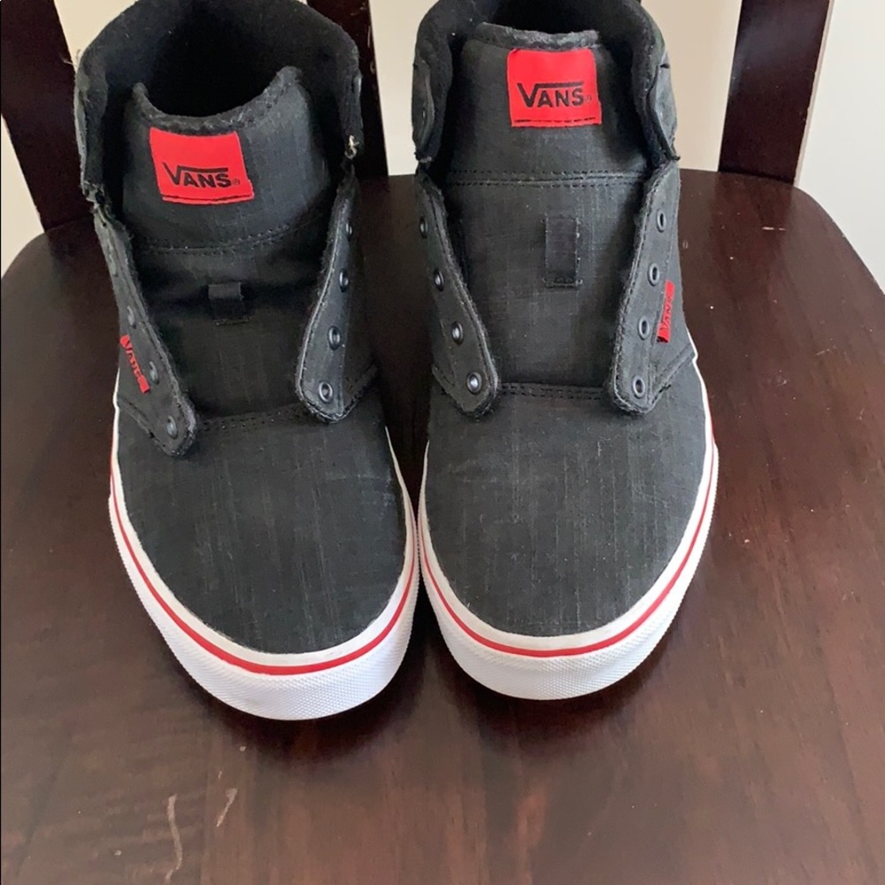 Youth size 6 mid top vans